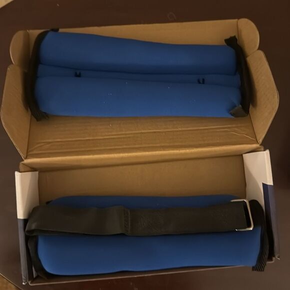 Ankle/ wrist weights  2- 1 lb. Weights
New without tags- unused
Bin - E - Picture 3 of 5